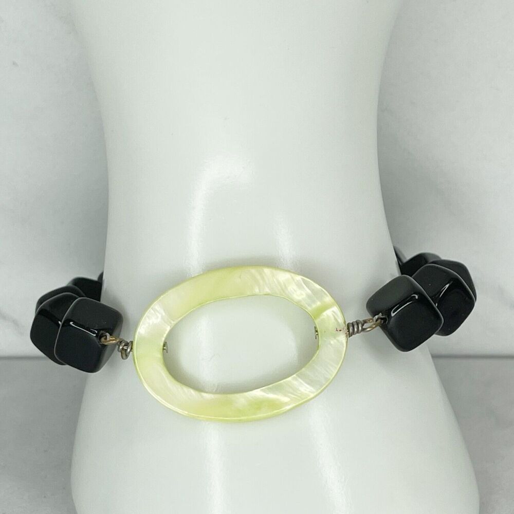 Chunky Black Beaded Green Open Oval Shell Bracelet